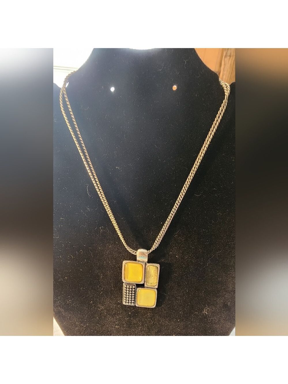 Laura Ashley Modernist Yellow Glass Pendant Necklace 16"+3" Silver-Tone Chain - Picture 2 of 7